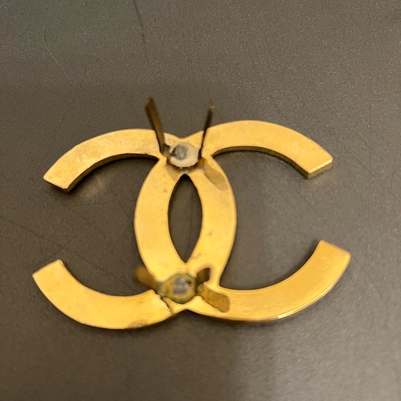 Chanel Logo from 1999. large size taken from my old bag. Gold plated on the CC - Picture 8 of 11